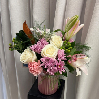 Mom&rsquo;s our Queen arrangement $ 75.00