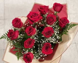 DELUXE 12 ROSE BOUQUET $89.95